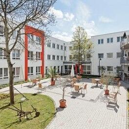 Modernisierung und Erweiterung eines Pflegeheims mit 117 Betten Gartenansicht